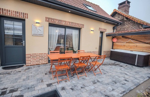 Grand-Laviers Casa | Les cigognes, lodging near baie de somme, 4 persons jacuzzi on terrace.