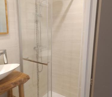 Saint-Regnobert-de-la-Cote-de-Nacre Casa | les deux pieds sous la couette