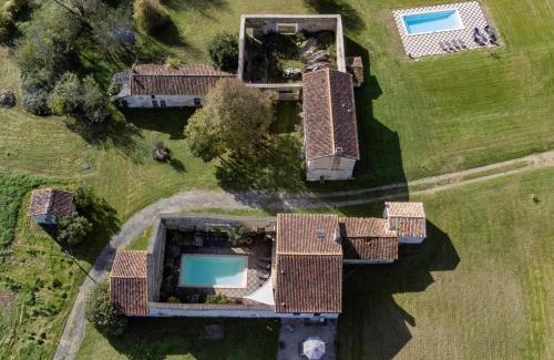 Champagne-et-Fontaine Casa | Les Ecures 1
