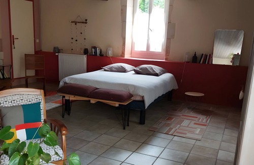 Saint-Romain-de-Benet Cama Y Desayuno | Les Fougères Guest Room – Space and Comfort in Saint-Romain-de-Benet