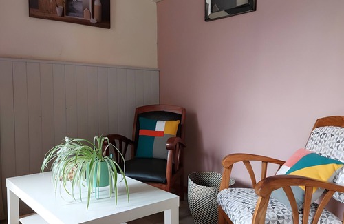 Saint-Romain-de-Benet Cama Y Desayuno | Les Fougères Guest Room – Space and Comfort in Saint-Romain-de-Benet