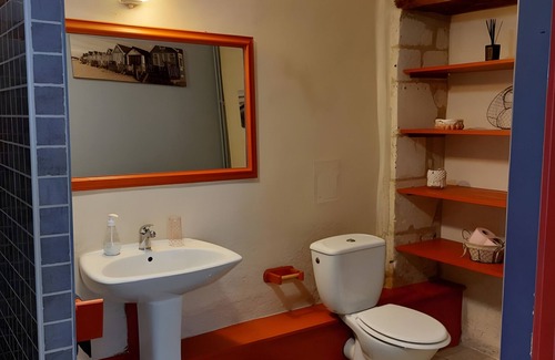 Saint-Romain-de-Benet Cama Y Desayuno | Les Fougères Guest Room – Space and Comfort in Saint-Romain-de-Benet