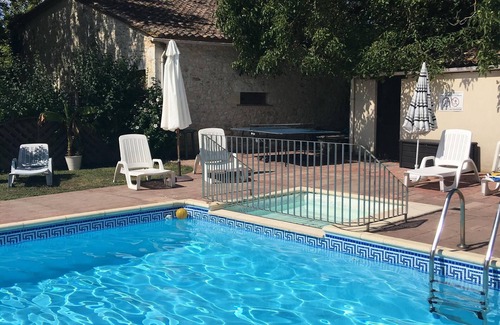 Les Leves-et-Thoumeyragues Casa | LES GRANGES - Gîte CLEMATITE