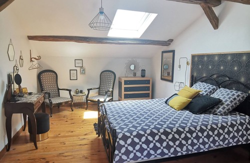 Rom Casa | Les Gîtes de La Roche Élie Chez Léonie