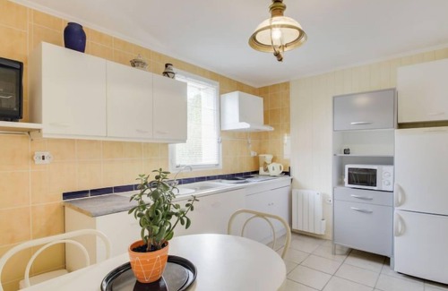 La Richardais Apartamento | Les Genêts by Interhome