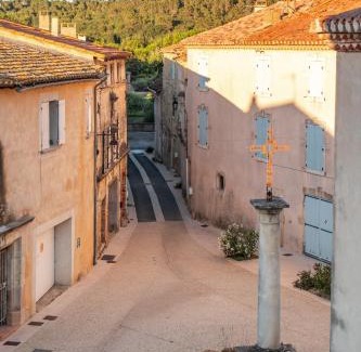 Domazan Cama Y Desayuno | Les Greniers Du Château