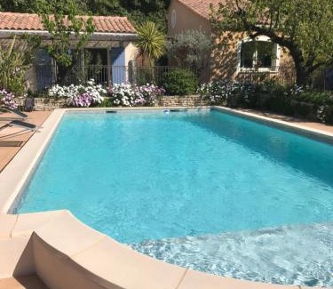 Eyragues Casa | Les Hauts d'Eyragues gîte Aigue Marine Meublé classé 4 étoiles