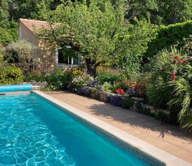 Eyragues Casa | Les Hauts d'Eyragues gîte Aigue Marine Meublé classé 4 étoiles