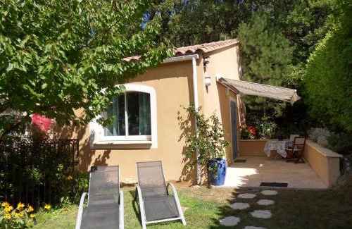 Eyragues Casa | Les Hauts d'Eyragues gîte Aigue Marine Meublé classé 4 étoiles