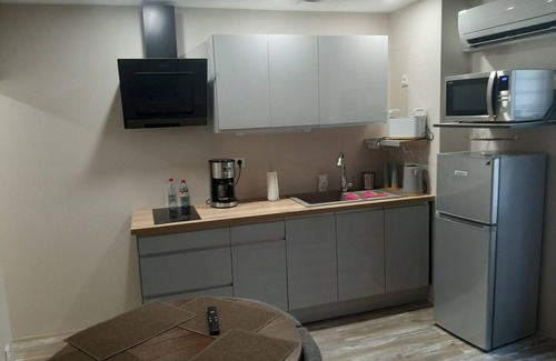 Bourg-Saint-Andeol Apartamento | Les IRIS APT 105, T2 COSY, 30 m2, 1 bedroom with TV