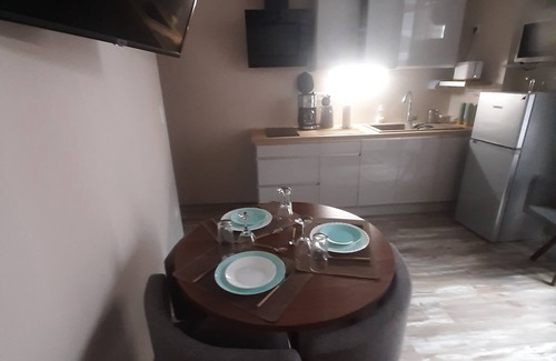 Bourg-Saint-Andeol Apartamento | Les IRIS APT 105, T2 COSY, 30 m2, 1 bedroom with TV