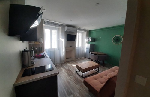 Bourg-Saint-Andeol Apartamento | "Les IRIS" APT 107, T2 COSY, 30 m2, 1 bedroom with TV