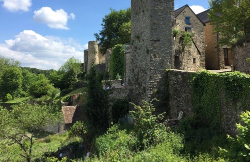 Sainte-Suzanne-and-Chammes Cama Y Desayuno | Les Jardins Suspendus du Ravelin