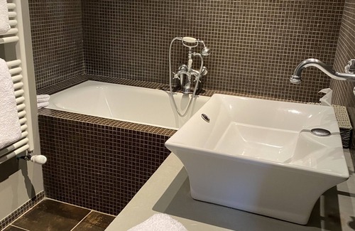 Chatillon-sur-Chalaronne Hotel | Les Jardins de la Tour