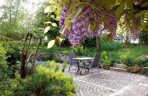Villegouge Cama Y Desayuno | Les Jardins de Camelot