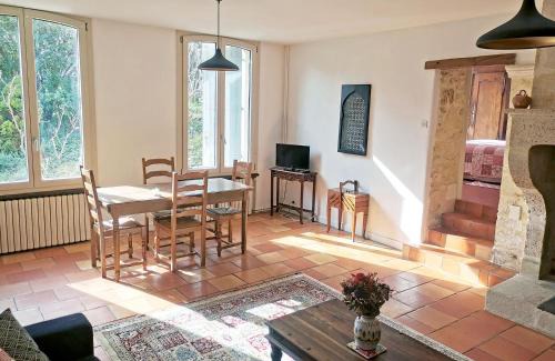 Villegouge Cama Y Desayuno | Les Jardins de Camelot