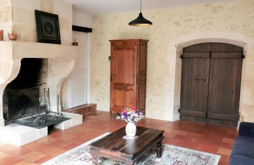 Villegouge Cama Y Desayuno | Les Jardins de Camelot