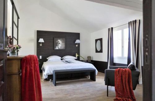 Villeneuve-les-Avignon Cama Y Desayuno | Les Jardins De La Livrée