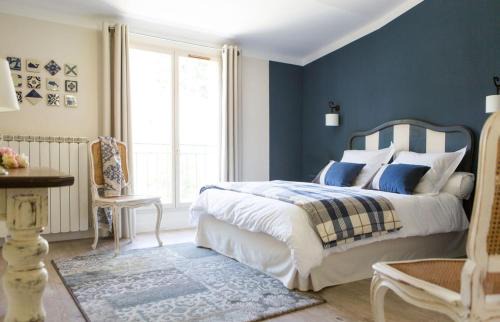 Villeneuve-les-Avignon Cama Y Desayuno | Les Jardins De La Livrée