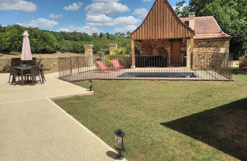 Prats-de-Carlux Casa | Les Lavandes Gîte 5 persons swimming pool garden in the countryside near SARLAT