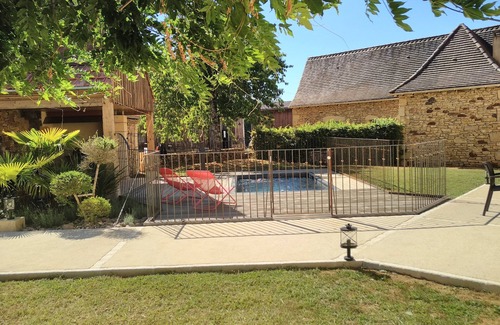 Prats-de-Carlux Casa | Les Lavandes Gîte 5 persons swimming pool garden in the countryside near SARLAT