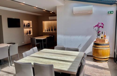 Epernay Apartamento | Les Loges Du Théatre 160m2 PRIVÉ 14 personnes MAX tout équipé a 200m de l'AVENUE DE CHAMPAGNE et toutes commodités DEGUSTATION CHAMPAGNE OFFERTE jacuzzi sauna jeux velos EMPLACEMENT EXCEPTIONNEL et CHIC