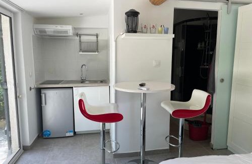 Auriol Cama Y Desayuno | Les Loriots - Studio indépendant, refuge nature entre Aix et Marseille