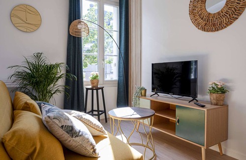 Chatellerault Apartamento | Mahogany Houses / Superb T2 Spicy Love