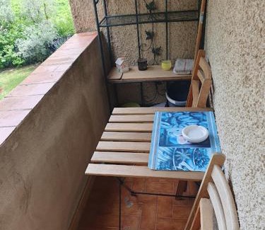 La Celle-sous-Gouzon Apartamento | Les Marronniers Charmant petit appartement a La Tour d'Aigues Vaucluse