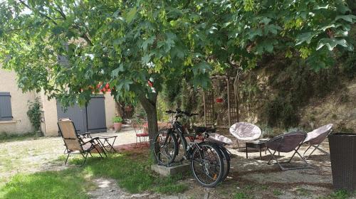 La Celle-sous-Gouzon Apartamento | Les Marronniers Charmant petit appartement a La Tour d'Aigues Vaucluse