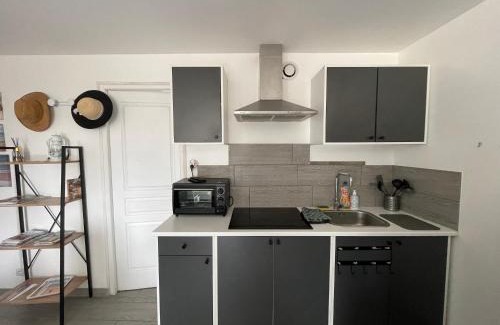 Vierville-sur-Mer Apartamento | Les mouettes Apt duplex indépendant dans maison spacieux petite vue sur mer des chambres belle terrasse aménagée en hauteur près Omaha Beach et Bayeux 800 m plage et 300 m superette