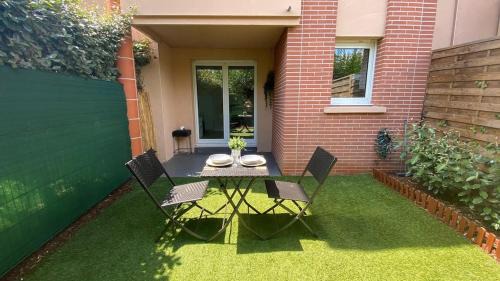 Toulouse West Apartamento | Les Muses - avec entrée autonome, clim neuve, jardin, parking privé & sa piscine ! -