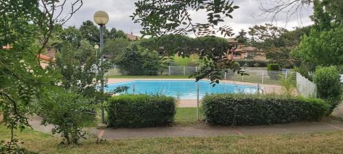 Toulouse West Apartamento | Les Muses - avec entrée autonome, clim neuve, jardin, parking privé & sa piscine ! -