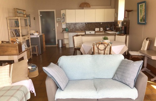 Ile-Tudy Apartamento | Les Pieds dans l'Eau : Beautiful, bright rental (sea access)