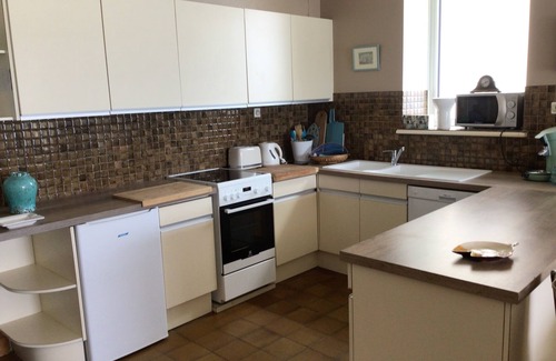 Ile-Tudy Apartamento | Les Pieds dans l'Eau : Beautiful, bright rental (sea access)