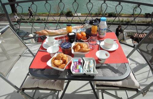 Le Perreux-sur-Marne Cama Y Desayuno | LES PINGOUINS DE LA MARNE