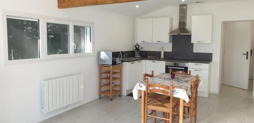 Saint-Gervais-d'Auvergne Apartamento | Les Rochettes, joli appartement, tout neuf, calme et paisible