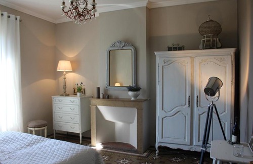 La Bruguiere Cama Y Desayuno | Les Romarins B&B, 10 min d'Uzès, piscine et grand jardin, Table d'hôte