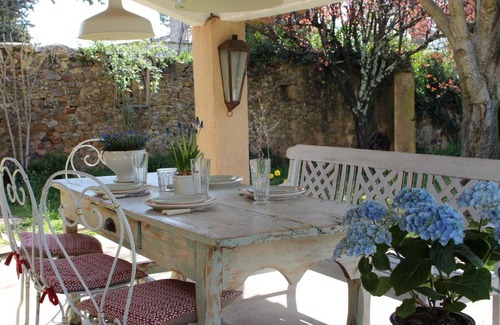 La Bruguiere Cama Y Desayuno | Les Romarins B&B, 10 min d'Uzès, piscine et grand jardin, Table d'hôte