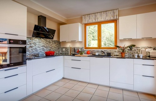 Thones Chalet De Esquí | chalet de 4 estrellas, vistas impresionantes, jacuzzi al aire libre, Wi-Fi - OVO Red