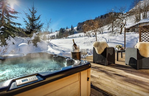 Thones Chalet De Esquí | chalet de 4 estrellas, vistas impresionantes, jacuzzi al aire libre, Wi-Fi - OVO Red