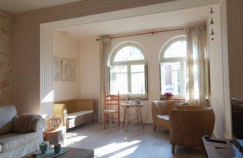 Tivissa Casa | Les violetes