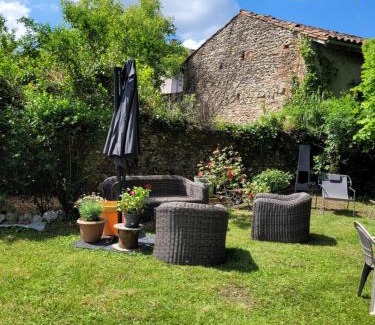 Pointis-Inard Casa | Les Volets Bleus
