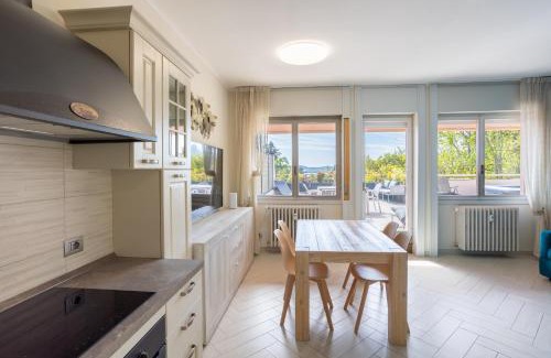 Lesa Apartamento | Lesa, Jacuzzi with Lakeview