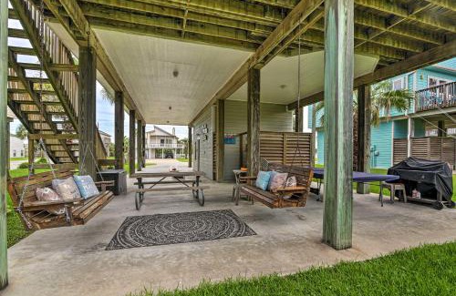 Pirates Beach Casa | Less Than 1 Mi to Beach Salty Dog House in Galveston!