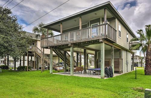 Pirates Beach Casa | Less Than 1 Mi to Beach Salty Dog House in Galveston!
