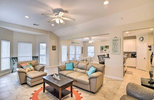 Pirates Beach Casa | Less Than 1 Mi to Beach Salty Dog House in Galveston!