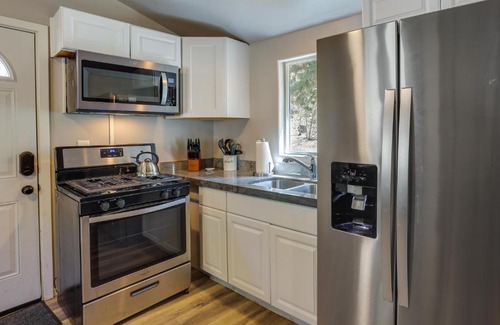 Fawnskin Casa | Less Than 1 Mi to Big Bear Lake Fawnskin Cottage with Grill