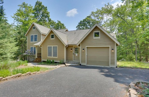 Tannersville Casa | Less Than 1 Mi to Camelback Resort Home with Pool Table!