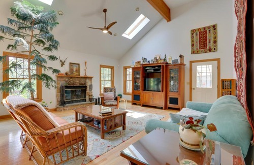 Tannersville Casa | Less Than 1 Mi to Camelback Resort Home with Pool Table!